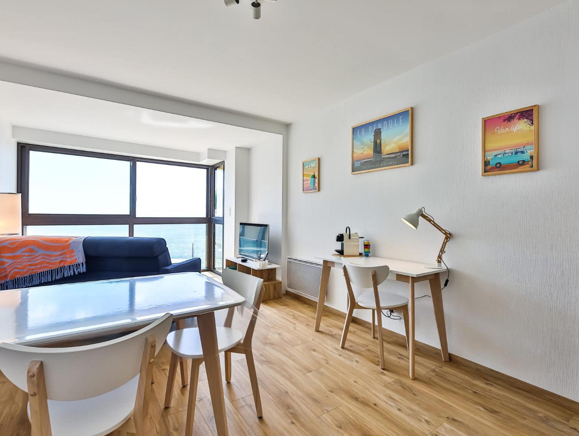 Appartement Au Pied De La Plage, Vue Imprenable Sur La Mer レ・サ​​ーブル・ドロンヌ エクステリア 写真