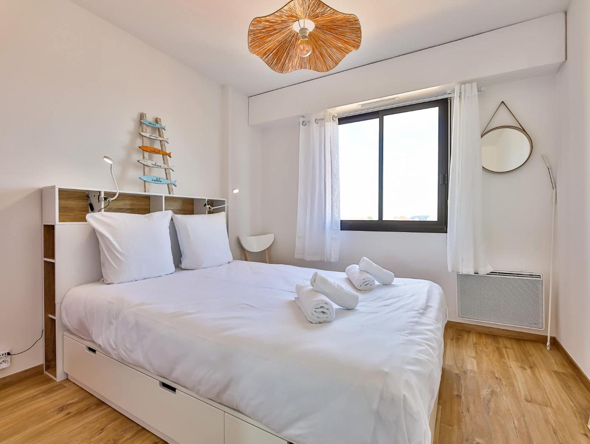 Appartement Au Pied De La Plage, Vue Imprenable Sur La Mer レ・サ​​ーブル・ドロンヌ エクステリア 写真